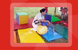 Gimnasio infantil, payasos, mimos y talleres recreativos.